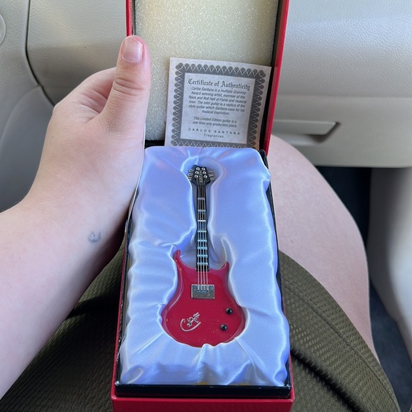 Carlos Santana Mini Guitar ornament with authentication certificate - Picture 2 of 3